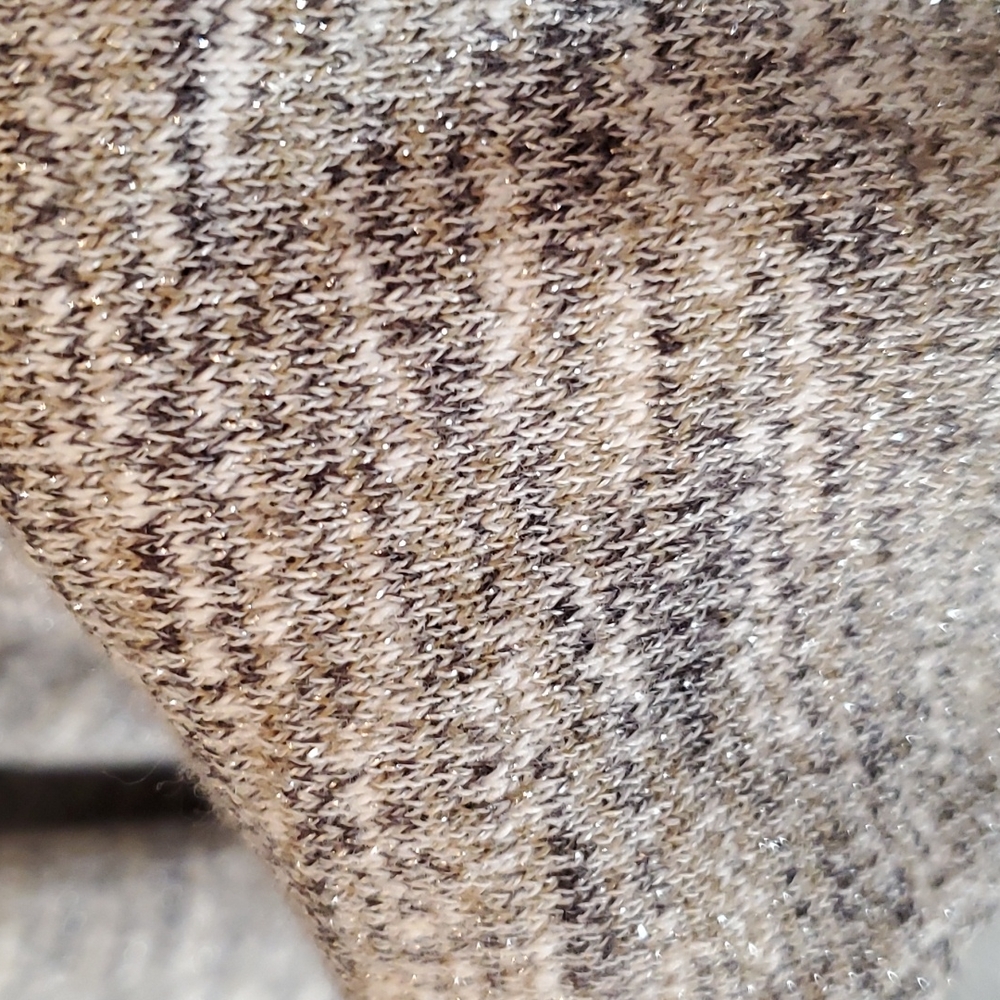 πHPπLOFT Medium Petite Sweater w/ Sparkly Metallic Silver Threading!πππ - Picture 9 of 16